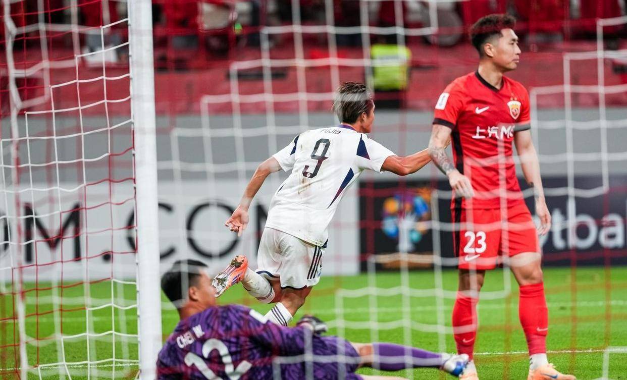 关键时刻社区盾焦点战，上海海港再遭质疑，球迷炸锅，阵容厚度经受考验(海权与制海权43答案)