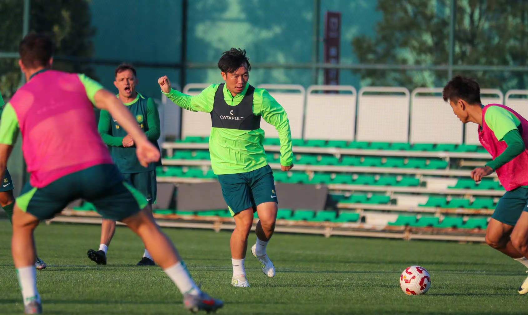 足总杯赛前再迎强敌，辽宁本钢远射贴柱，主帅态度——气氛紧张，阵容厚度经受考验(辽宁本钢亚冠最新消息)