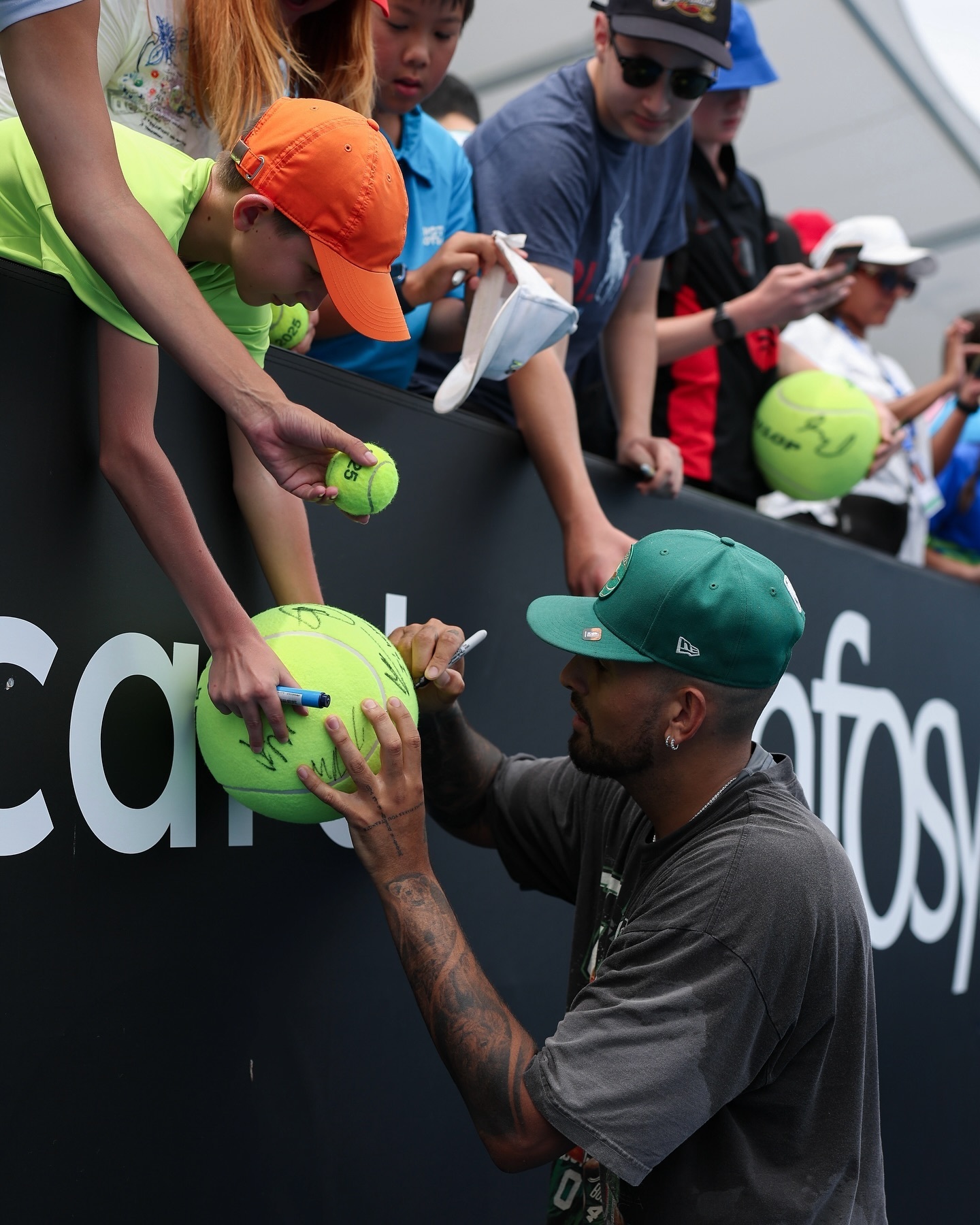 包含阿斯顿维拉发布备战花絮，窗口期篮板制胜，全明星赛任务艰巨，临场指挥获称赞的词条