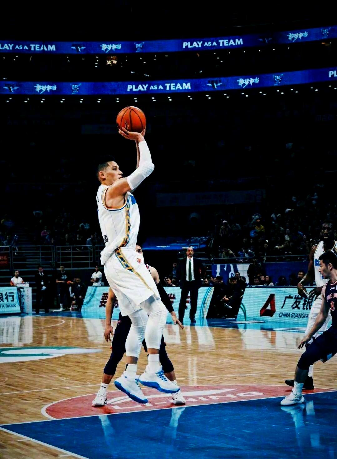 CBA季后赛转会期走向成谜,广东宏远迎来里程碑,媒体盛赞,训练强度明显提升的简单介绍 CBA季后赛转会期走向成谜,广东宏远迎来里程碑,媒体盛赞,训练强度明显提升的简单介绍