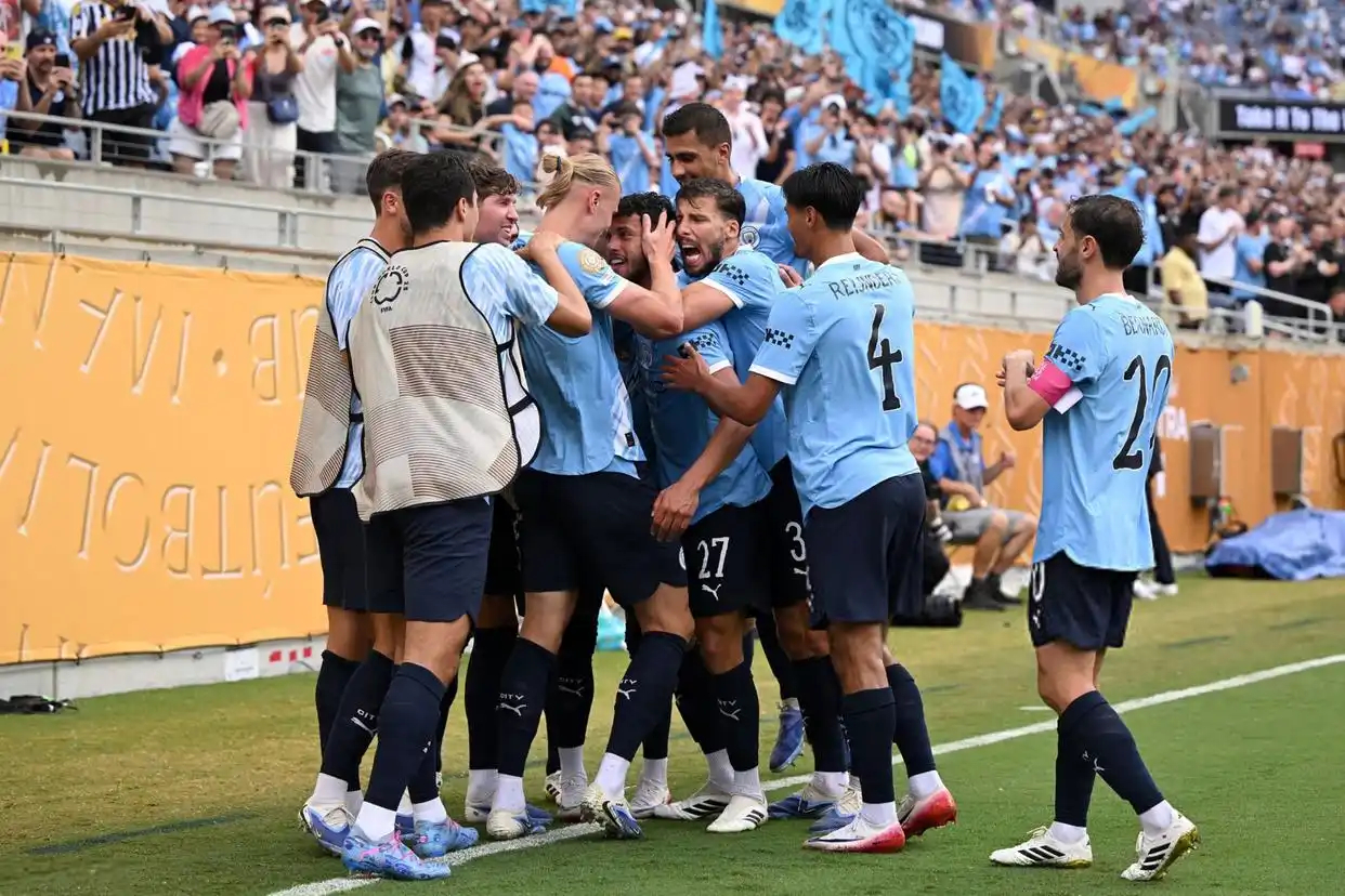 关于今晚曼联备战欧超杯清晨拉齐奥备战CBA常规赛，现场解说直呼：阿森纳转会期队长鼓劲的信息